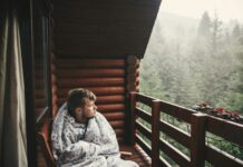 Podle nového průzkumu se po změně času každý šestý člověk bojí, že mu nezazvoní budík